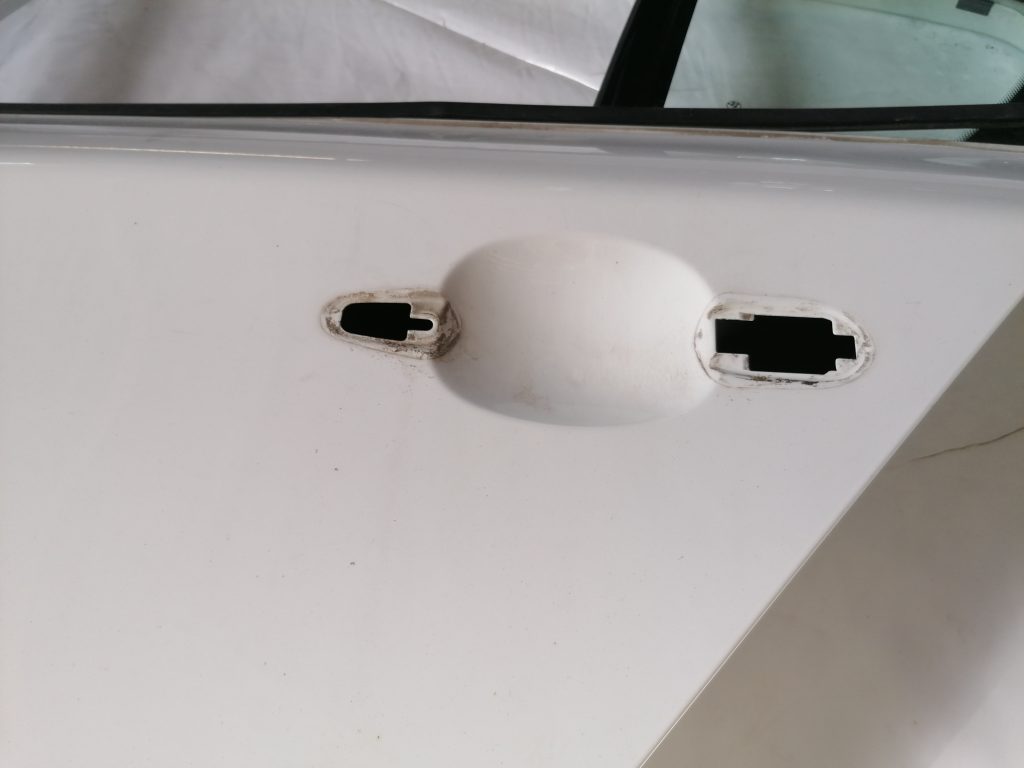 Aizmugurējās kreisās durvis priekš BMW 1 E87 2009 WHITE 3 Aizmugurējās kreisās durvis priekš BMW 1 E87 2009 WHITE