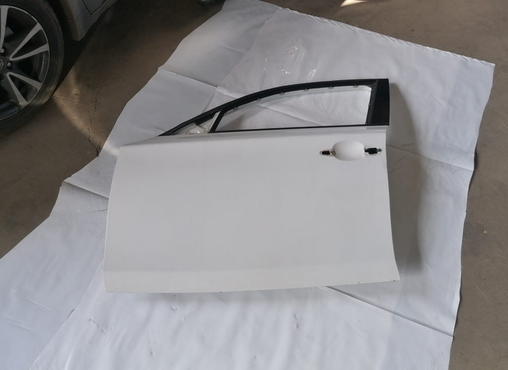 Priekšējās kreisās durvis priekš BMW 1 E87 2009 WHITE