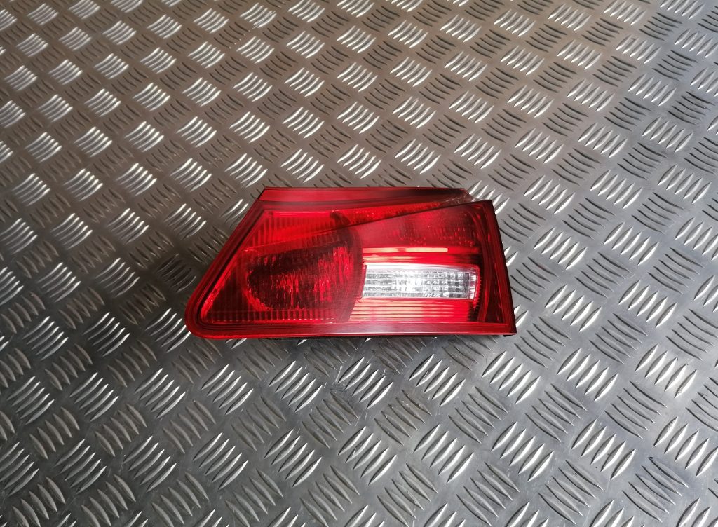 Bagāžnieka vāka labais lukturis priekš LEXUS IS250 2007 1 Bagāžnieka vāka labais lukturis priekš LEXUS IS250 2007