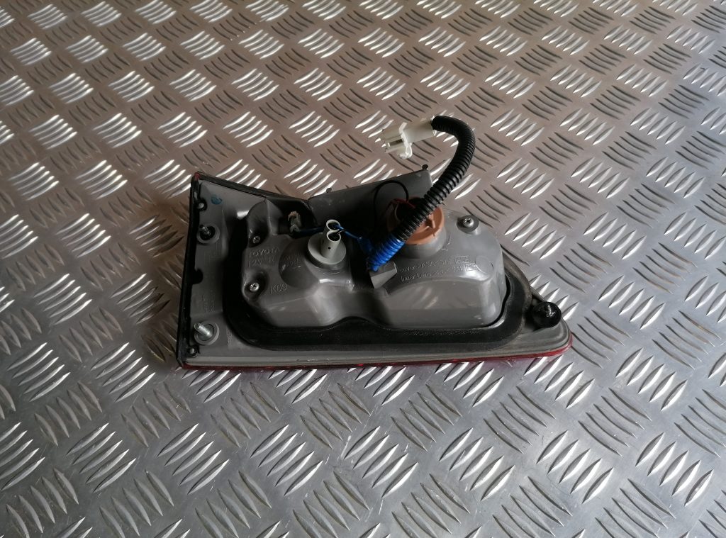 Bagāžnieka vāka labais lukturis priekš LEXUS IS250 2007 2 Bagāžnieka vāka labais lukturis priekš LEXUS IS250 2007