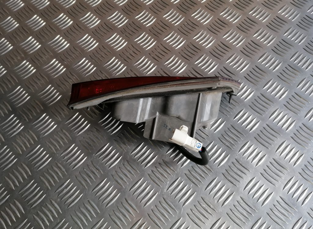 Bagāžnieka vāka labais lukturis priekš LEXUS IS250 2007 3 Bagāžnieka vāka labais lukturis priekš LEXUS IS250 2007