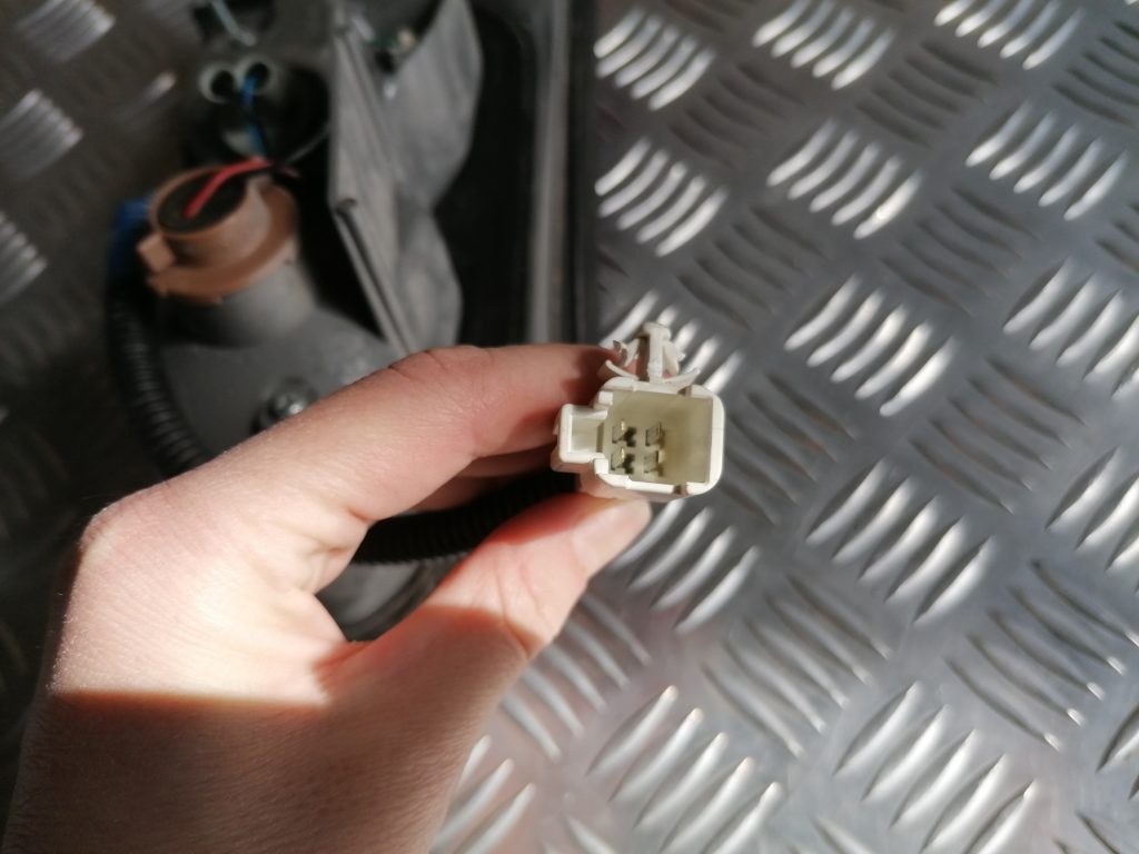 Bagāžnieka vāka labais lukturis priekš LEXUS IS250 2007 4 Bagāžnieka vāka labais lukturis priekš LEXUS IS250 2007