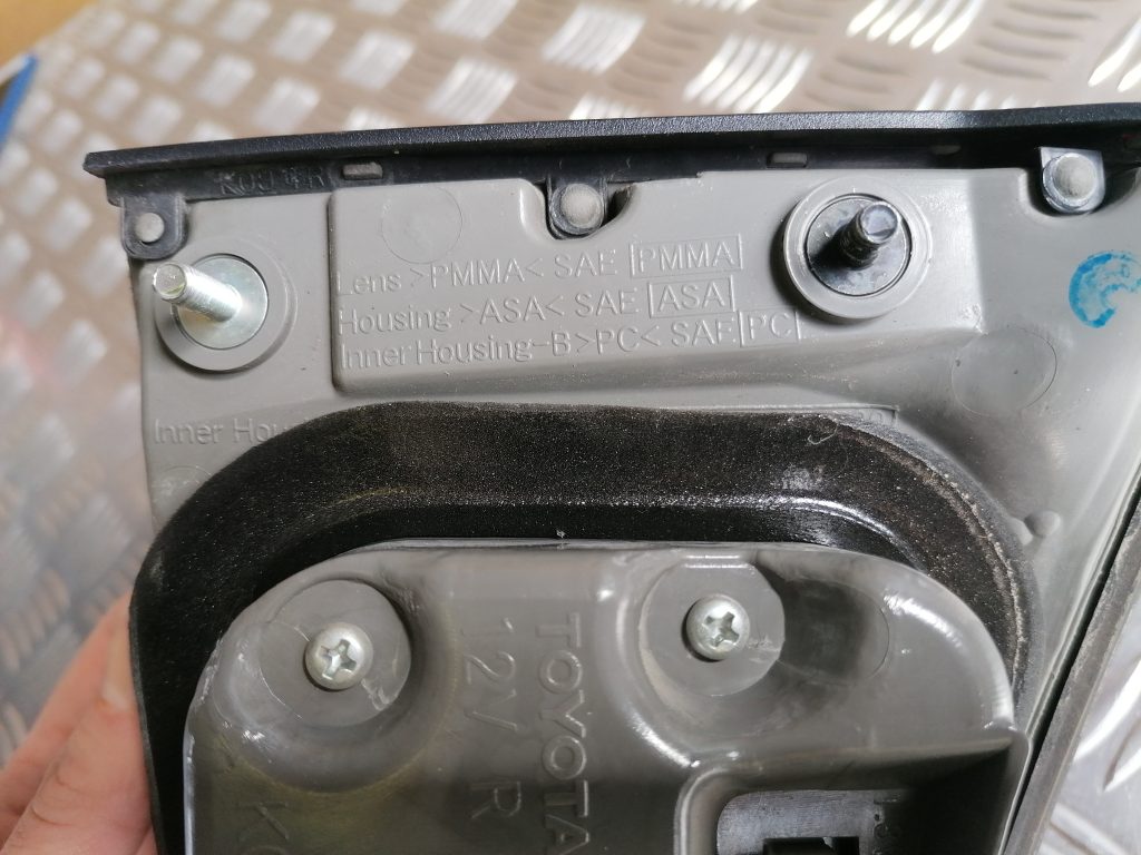 Bagāžnieka vāka labais lukturis priekš LEXUS IS250 2007 6 Bagāžnieka vāka labais lukturis priekš LEXUS IS250 2007