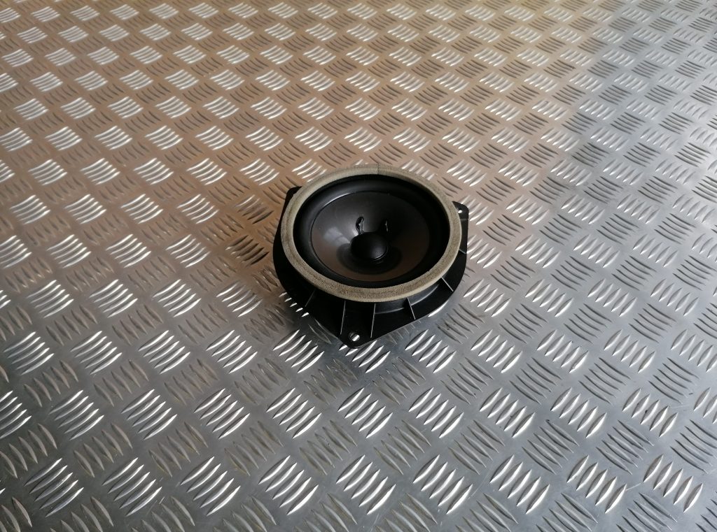 Durvju skaļrunis, apakšā priekš LEXUS IS250 2007 1 Durvju skaļrunis, apakšā priekš LEXUS IS250 2007