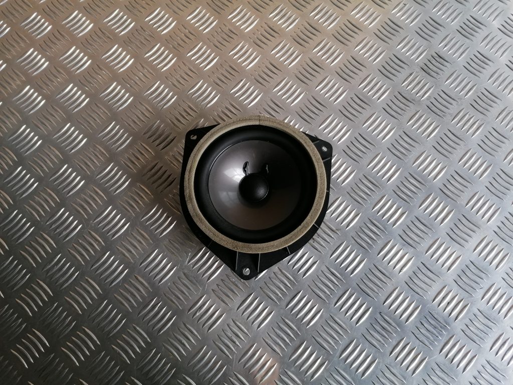 Durvju skaļrunis, apakšā priekš LEXUS IS250 2007 2 Durvju skaļrunis, apakšā priekš LEXUS IS250 2007