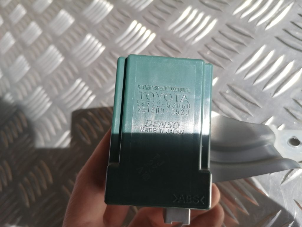 Priekšējo kreiso durvju vadības bloks priekš LEXUS IS250 2007 3 Priekšējo kreiso durvju vadības bloks priekš LEXUS IS250 2007