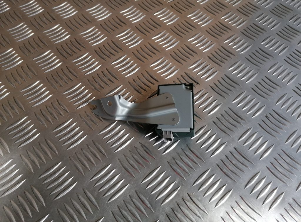 Priekšējo kreiso durvju vadības bloks priekš LEXUS IS250 2007 2 Priekšējo kreiso durvju vadības bloks priekš LEXUS IS250 2007