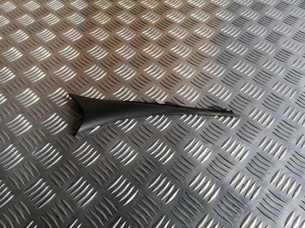 Centrālās konsoles (apdares) sānu panelis priekš LEXUS IS250 2007 1 Centrālās konsoles (apdares) sānu panelis priekš LEXUS IS250 2007