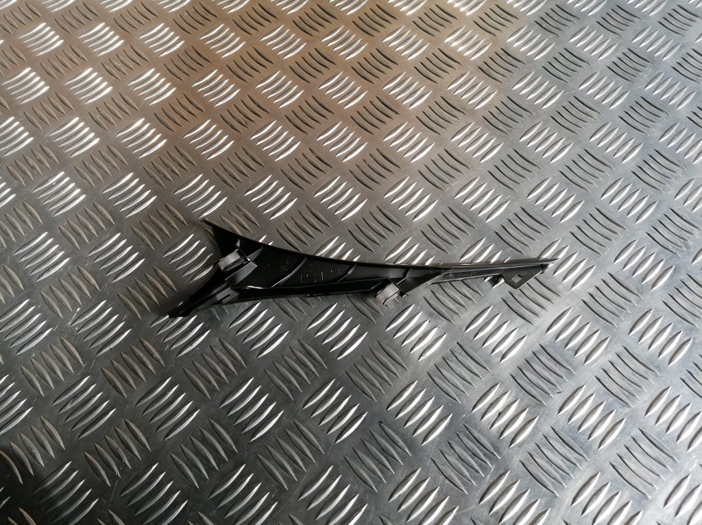 Centrālās konsoles (apdares) sānu panelis priekš LEXUS IS250 2007 2 Centrālās konsoles (apdares) sānu panelis priekš LEXUS IS250 2007