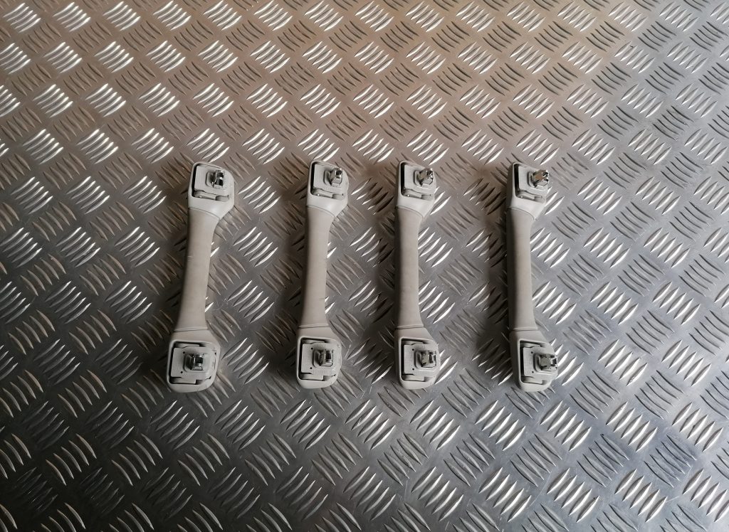 Salona rokturis griestos priekš LEXUS IS250 2007 2 Salona rokturis griestos priekš LEXUS IS250 2007