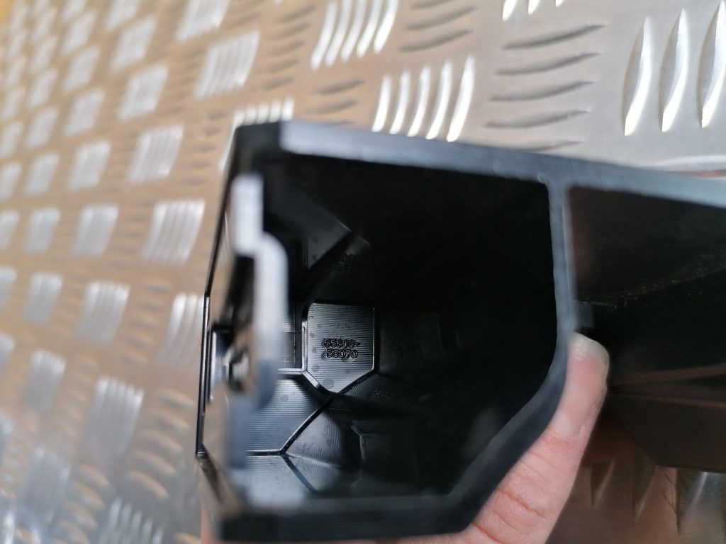 Salona plastmasa priekš LEXUS IS250 2007 4 Salona plastmasa priekš LEXUS IS250 2007