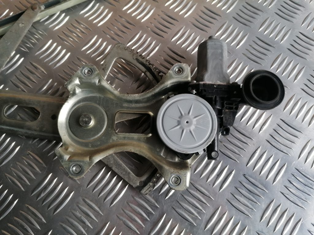 Stikla pacelšanas mehānisms priekšējais labais priekš LEXUS IS250 2007