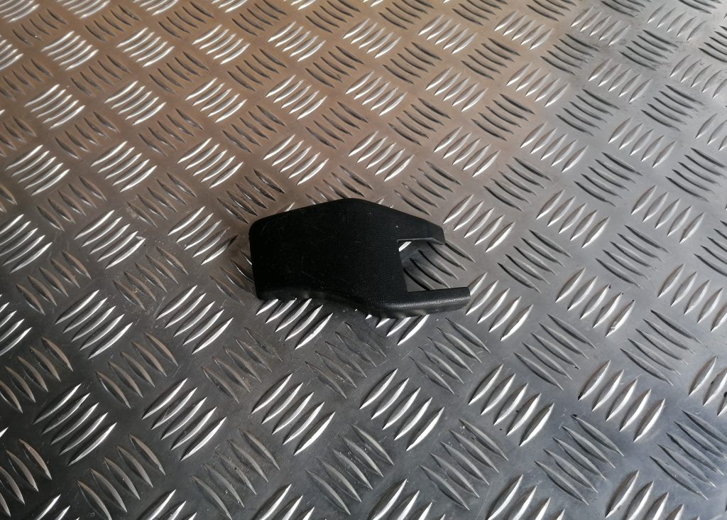 Priekšējā labā sēdekļa sliežu apdare priekš LEXUS IS250 2007