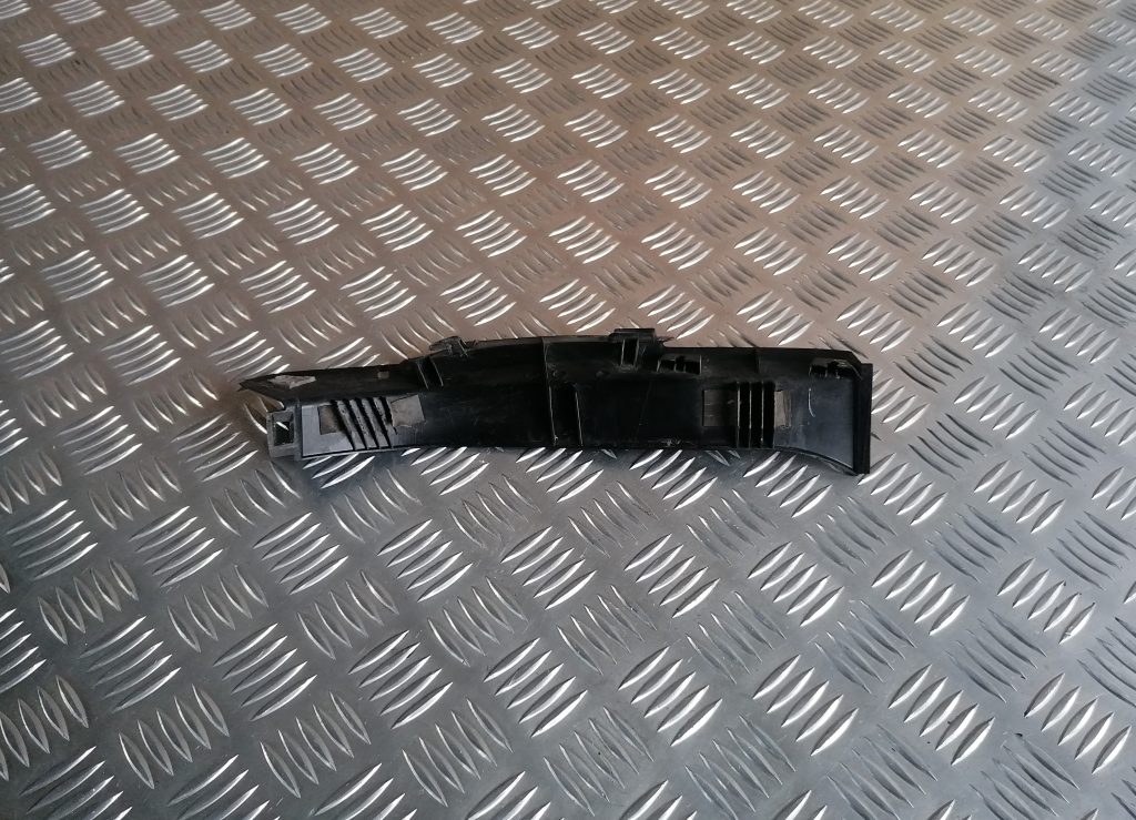 Bagāžnieka vāka apdare priekš LEXUS IS250 2007 2 Bagāžnieka vāka apdare priekš LEXUS IS250 2007