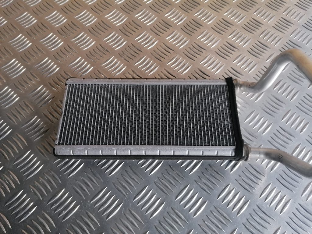 Apsildes sistēmas radiators priekš LEXUS IS250 2007 2 Apsildes sistēmas radiators priekš LEXUS IS250 2007