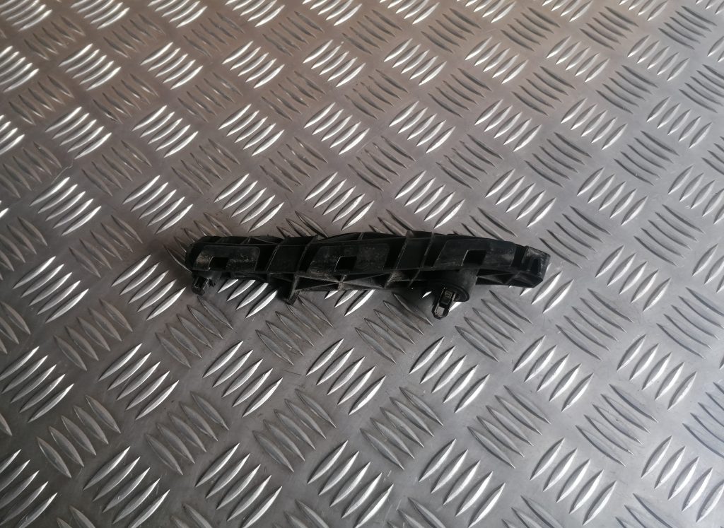 Priekšēja bufera labais kronšteins priekš LEXUS IS250 2007