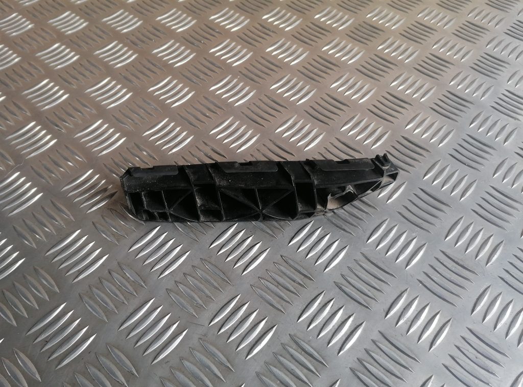 Priekšēja bufera kronšteins priekš LEXUS IS250 2007 2 Priekšēja bufera kronšteins priekš LEXUS IS250 2007