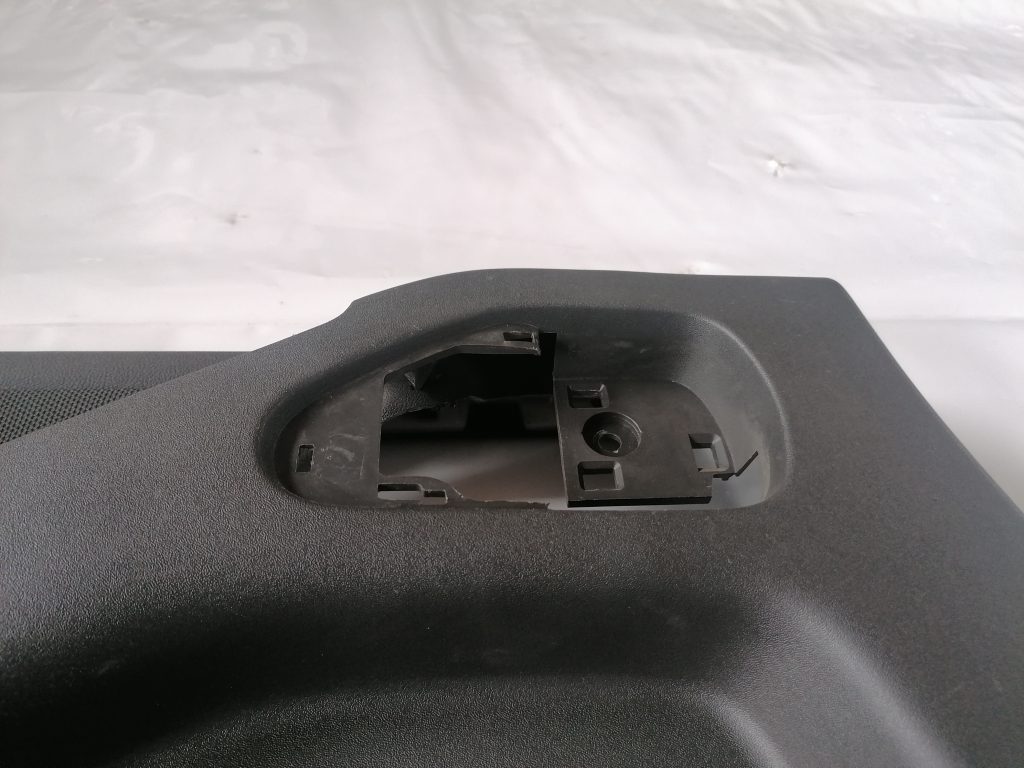 Priekšējo kreiso durvju apdare priekš NISSAN PATHFINDER 2006