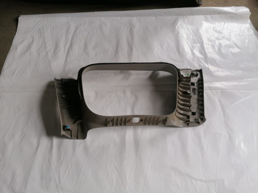 Aizmugurējas salona statnes apdare priekš NISSAN PATHFINDER 2006 2 Aizmugurējas salona statnes apdare priekš NISSAN PATHFINDER 2006