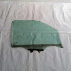 Priekšējo labo durvju stikls priekš NISSAN PATHFINDER 2006