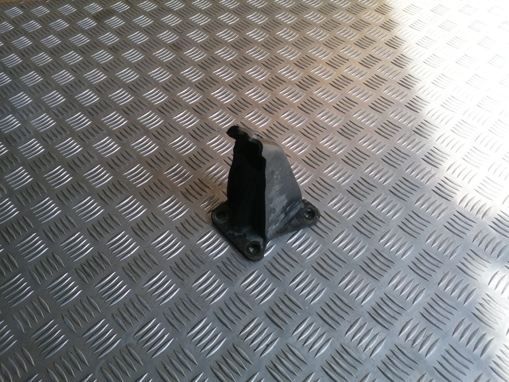 Dzinēja kronšteins priekš NISSAN PATHFINDER 2006 2 Dzinēja kronšteins priekš NISSAN PATHFINDER 2006