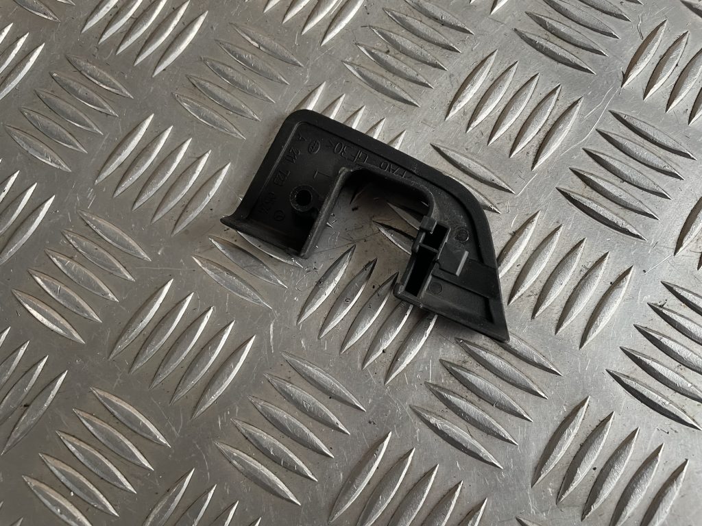 Aizmugurējo kreiso durvju apdare priekš MERCEDES BENZ CLS 320 2005 2 Aizmugurējo kreiso durvju apdare priekš MERCEDES BENZ CLS 320 2005