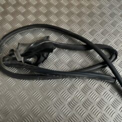 Durvju gumija priekš MERCEDES BENZ CLS 320 2005