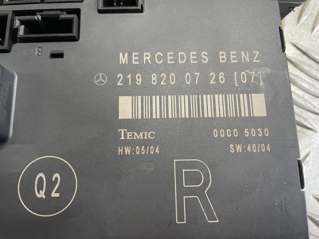 Priekšējo labo durvju vadības bloks priekš MERCEDES BENZ CLS 320 2005 4 Priekšējo labo durvju vadības bloks priekš MERCEDES BENZ CLS 320 2005