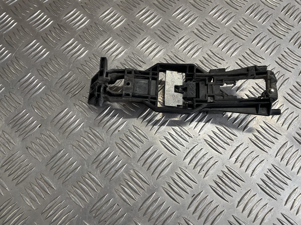 Durvju roktura iekšējais stiprinājums priekš MERCEDES BENZ CLS 320 2005