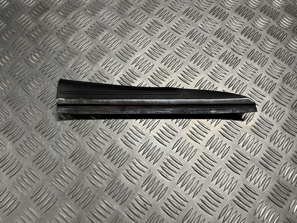 Sliekšņa aizmugurēja kreisa uzlika (salonā) priekš MERCEDES BENZ CLS 320 2005