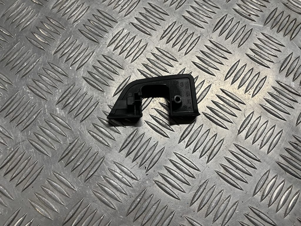 Durvju apdares uzlika priekš MERCEDES BENZ CLS 320 2005