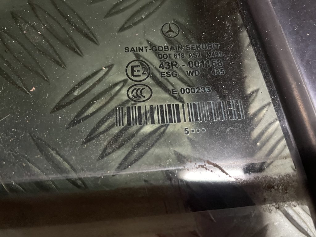 Labo durvju stūra stikls priekš MERCEDES BENZ CLS 320 2005 2 Labo durvju stūra stikls priekš MERCEDES BENZ CLS 320 2005