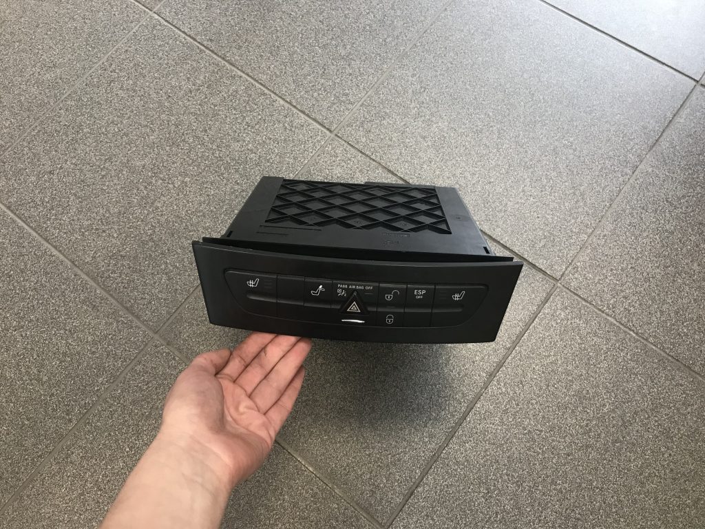 Mērinstrumentu paneļa pārslēgšanas pogas priekš MERCEDES BENZ CLS 320 2005