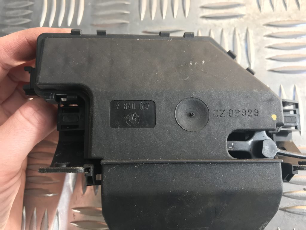 Bagāžnieka vāka slēdzene priekš BMW 1 E87 2009 WHITE 3 Bagāžnieka vāka slēdzene priekš BMW 1 E87 2009 WHITE