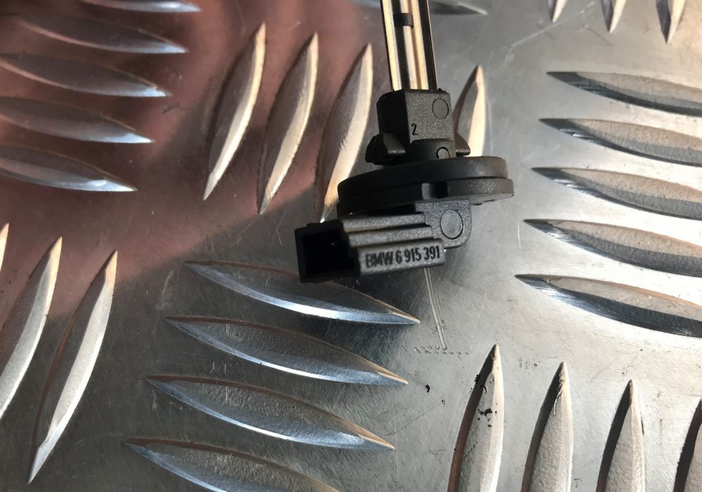 Temperatūras devejs priekš BMW 1 E87 2009 WHITE 5 Temperatūras devejs priekš BMW 1 E87 2009 WHITE