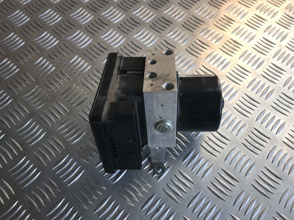 ABS bloks priekš BMW 1 E87 2009 WHITE 2 ABS bloks priekš BMW 1 E87 2009 WHITE