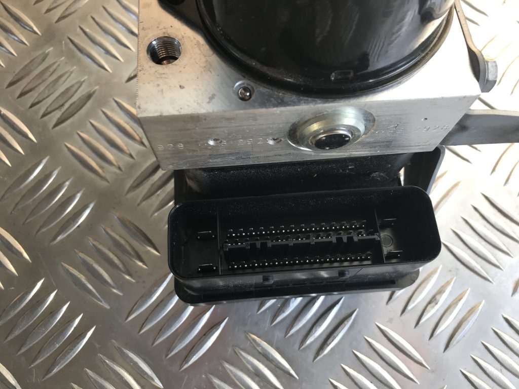 ABS bloks priekš BMW 1 E87 2009 WHITE 5 ABS bloks priekš BMW 1 E87 2009 WHITE