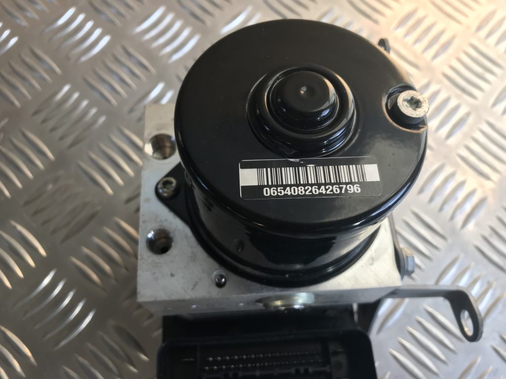 ABS bloks priekš BMW 1 E87 2009 WHITE 4 ABS bloks priekš BMW 1 E87 2009 WHITE