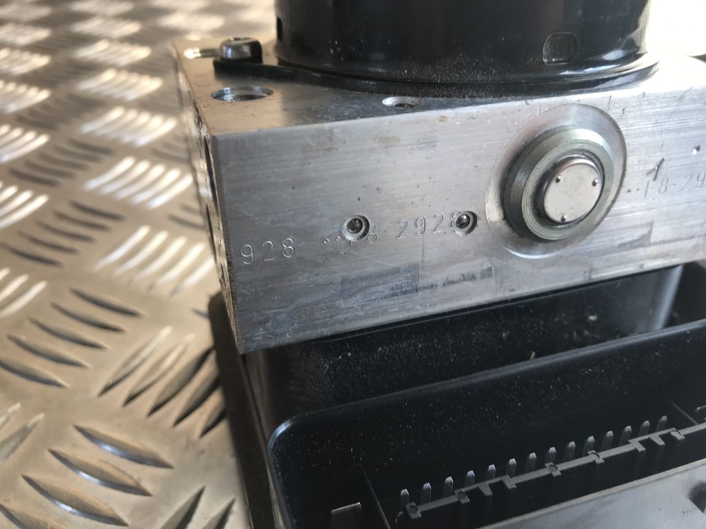 ABS bloks priekš BMW 1 E87 2009 WHITE 6 ABS bloks priekš BMW 1 E87 2009 WHITE