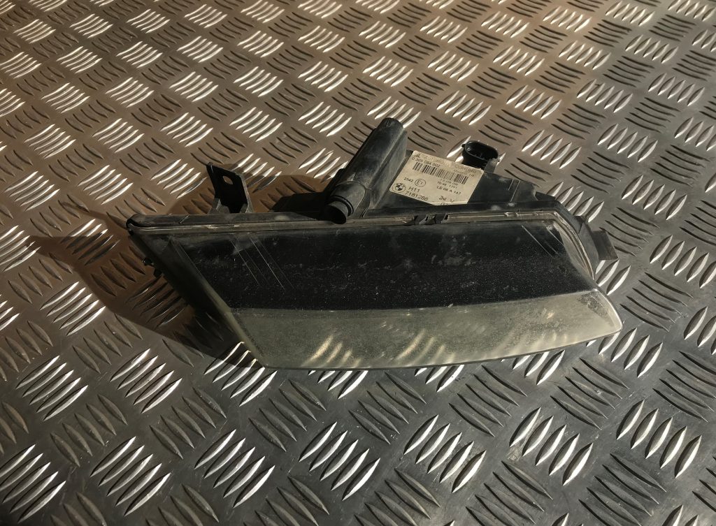 Miglas lukturis priekšā labajā pusē priekš BMW 1 E87 2009 WHITE 2 Miglas lukturis priekšā labajā pusē priekš BMW 1 E87 2009 WHITE