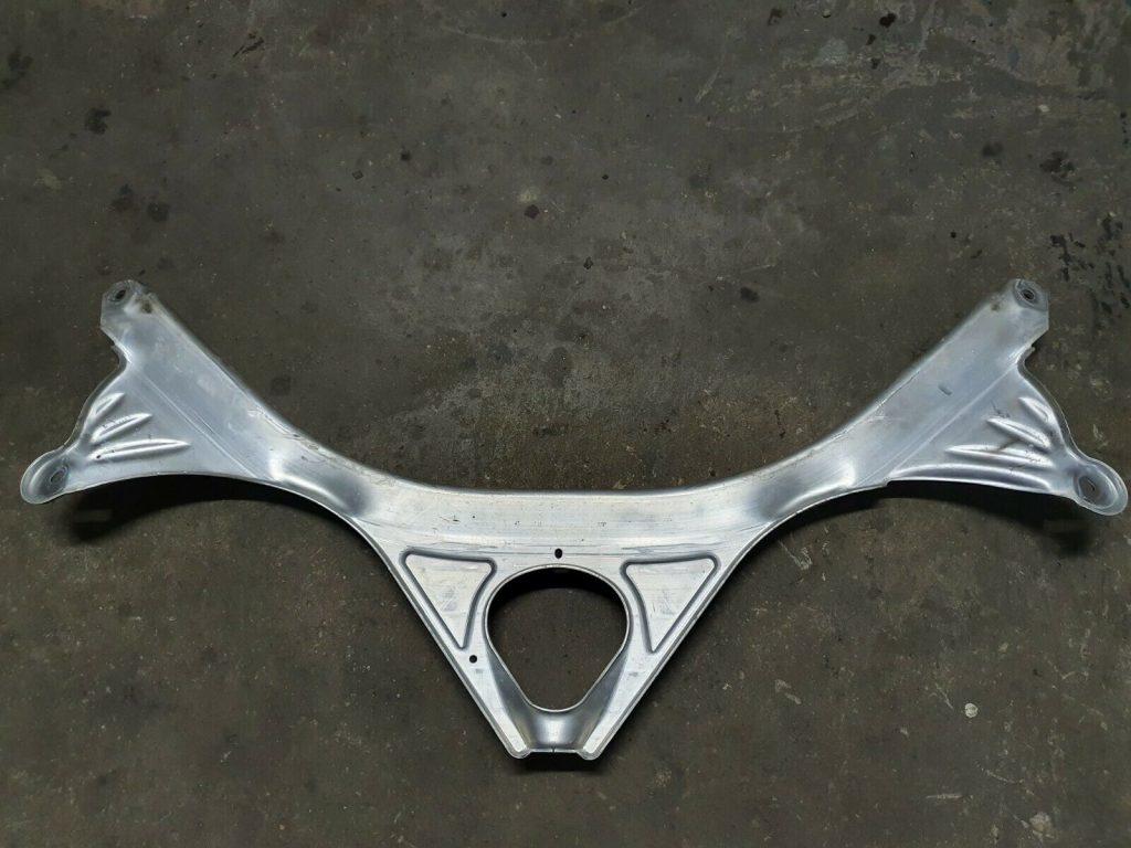 Priekšējo statņu stiprinājums priekš AUDI A7 2011 SPORTBACK 2 Priekšējo statņu stiprinājums priekš AUDI A7 2011 SPORTBACK