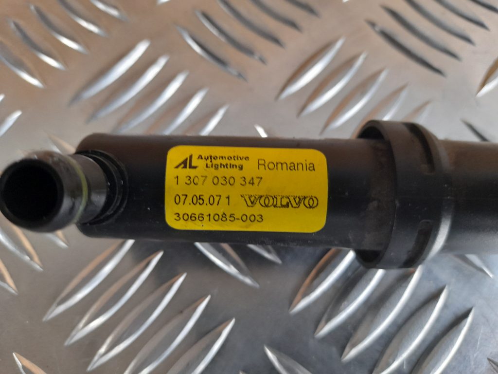 Lukturu mazgātāja sprausla priekš VOLVO S40 2007 2 Lukturu mazgātāja sprausla priekš VOLVO S40 2007