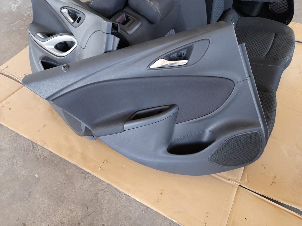 Sēdekļu komplekts priekš OPEL ASTRA SPORT 2017 4 Sēdekļu komplekts priekš OPEL ASTRA SPORT 2017