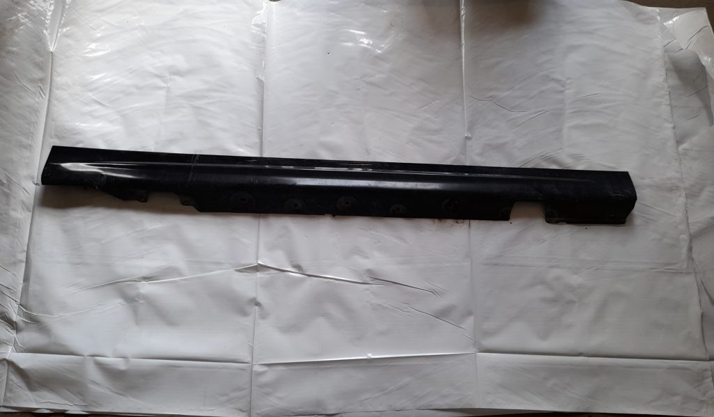 Ārēja sliekšņa laba uzlika priekš BMW 320D E46 2004 TOURING 1 Ārēja sliekšņa laba uzlika priekš BMW 320D E46 2004 TOURING