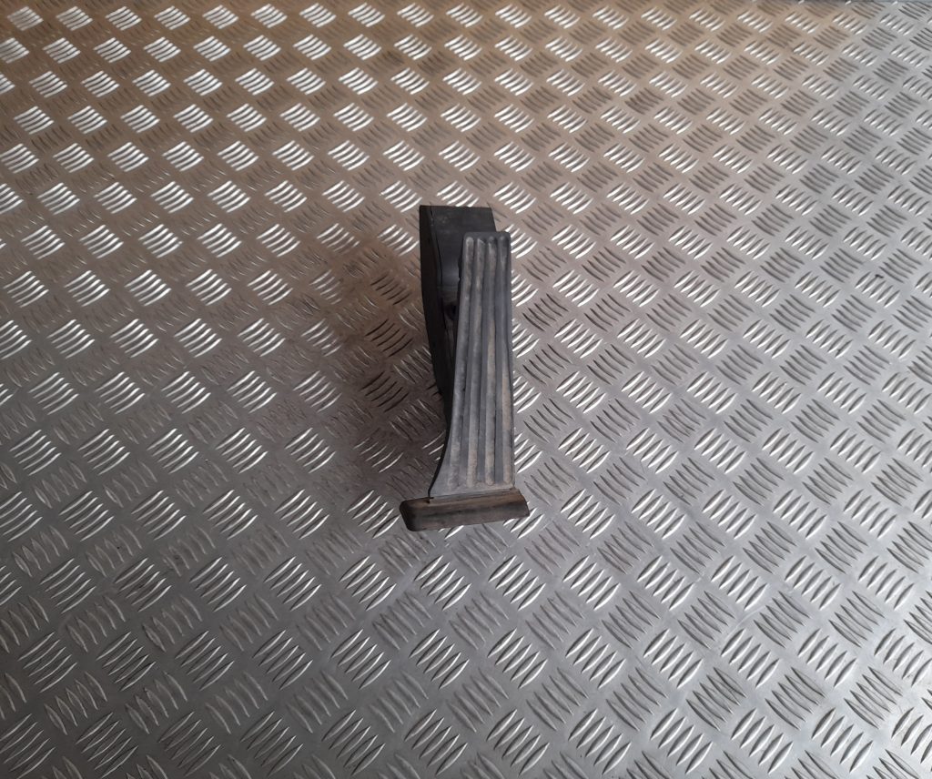 Gāzes pedālis priekš BMW 320D E46 2004 TOURING 1 Gāzes pedālis priekš BMW 320D E46 2004 TOURING