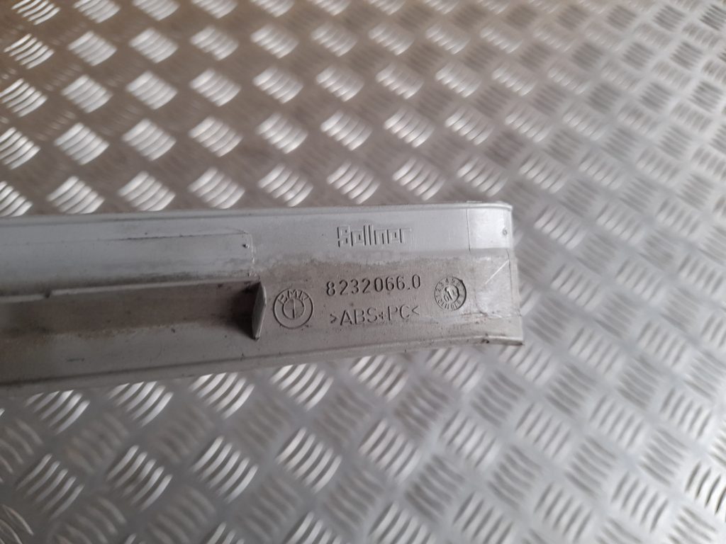 Bagāžnieka vāka apdare priekš BMW 320D E46 2004 TOURING 3 Bagāžnieka vāka apdare priekš BMW 320D E46 2004 TOURING