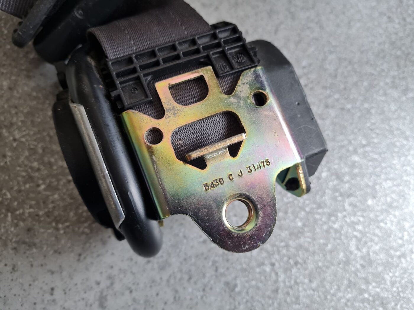 Aizmugurējā labā drošības josta priekš VOLVO XC90 2004 4 Aizmugurējā labā drošības josta priekš VOLVO XC90 2004