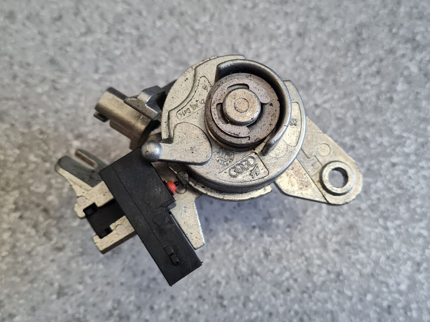 Bagāžnieka vāka slēdzene priekš AUDI A4 2007 5 Bagāžnieka vāka slēdzene priekš AUDI A4 2007