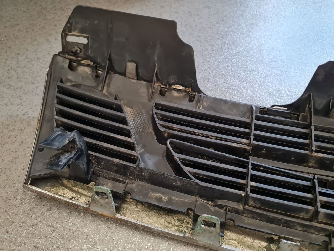 Pārsega reste priekš SAAB 9-5 1999