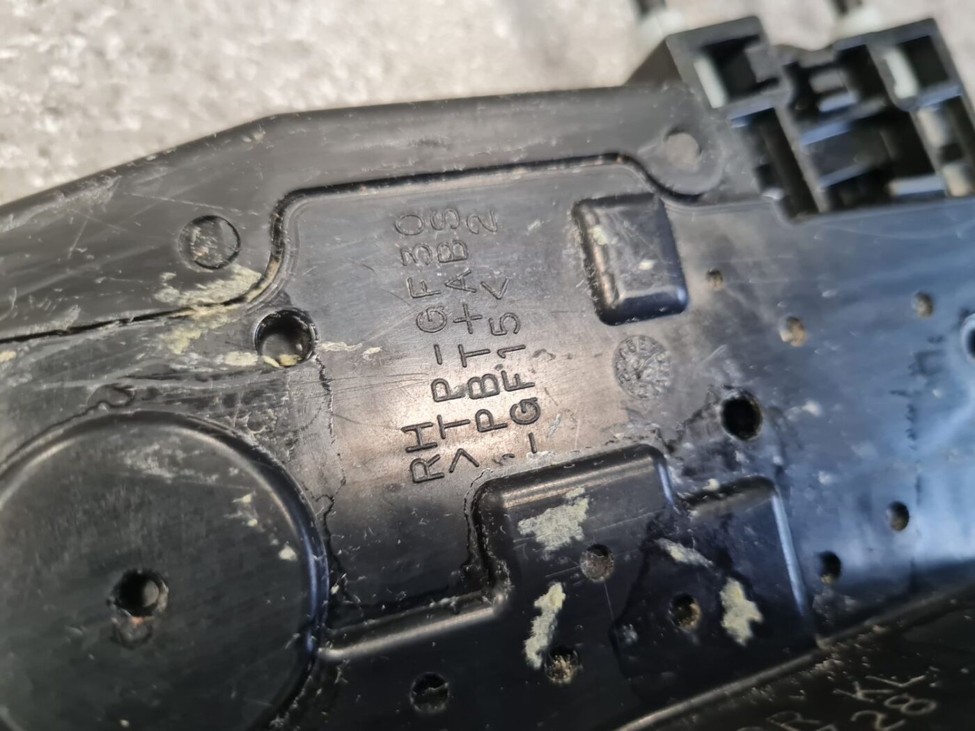 Priekšējo labo durvju slēdzene priekš NISSAN X-TRAIL 2008 8 Priekšējo labo durvju slēdzene priekš NISSAN X-TRAIL 2008